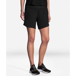 BROOKS women's chaser 7" short in black